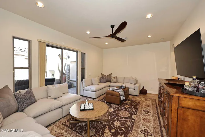 Bonus room with access to gated courtyard
