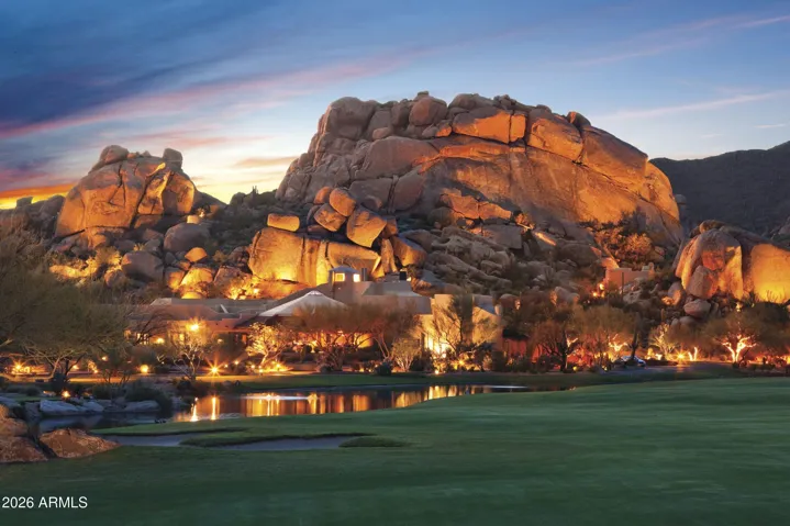 Close to The Boulders Resort, golf and spa!