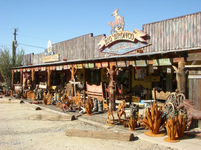 Lots of shopping in Cave Creek!