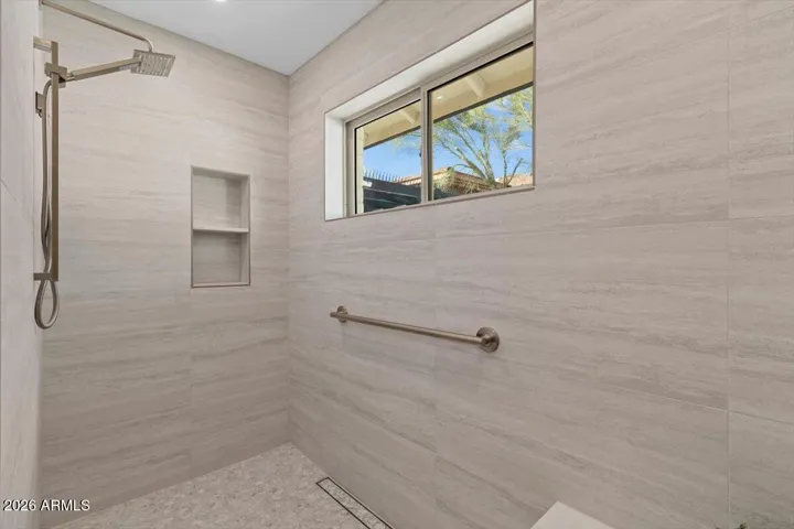 ADA compliant curbless shower