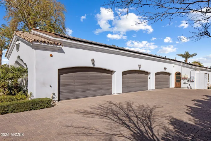 CLIMATE CONTROLLED 6 CAR GARAGE