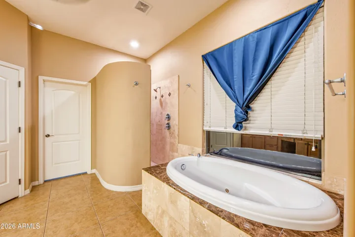 Primary tub/shower