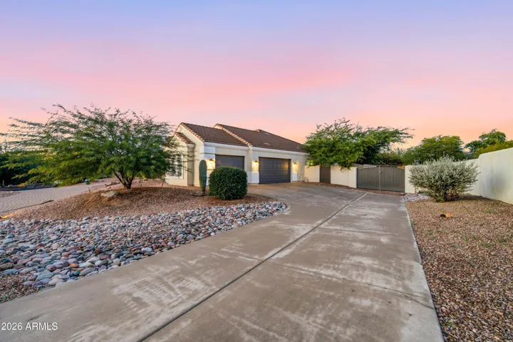 Oversized 3-car garage