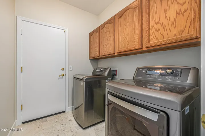 Washer & dryer included!