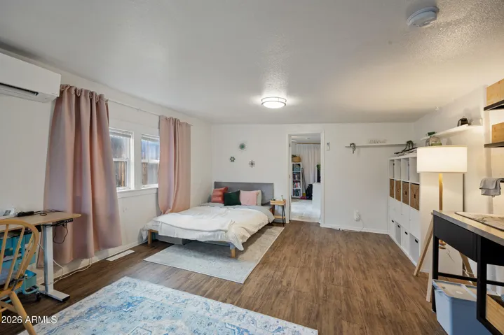 Side unit bedroom space