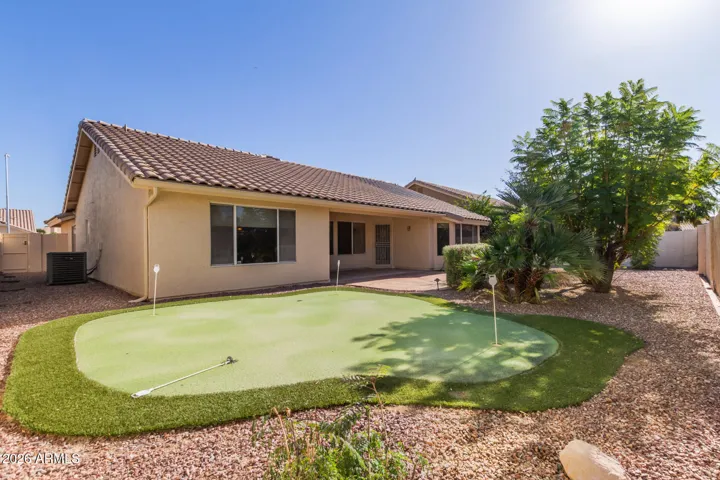 YOUR OWN PRIATE PUTTING GREEN!