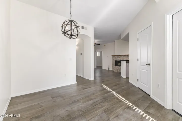Entry/Dining