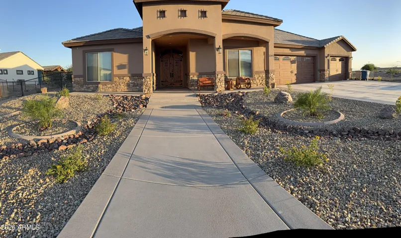 Beautiful ranch style home. Hermosa casa de Rancho