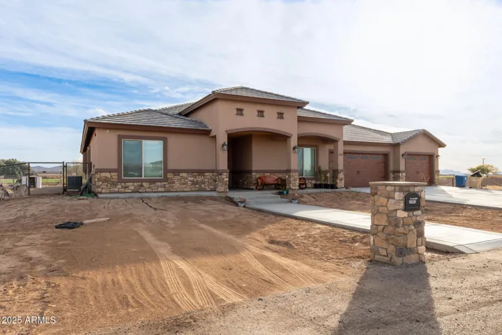 Lots of driveway space