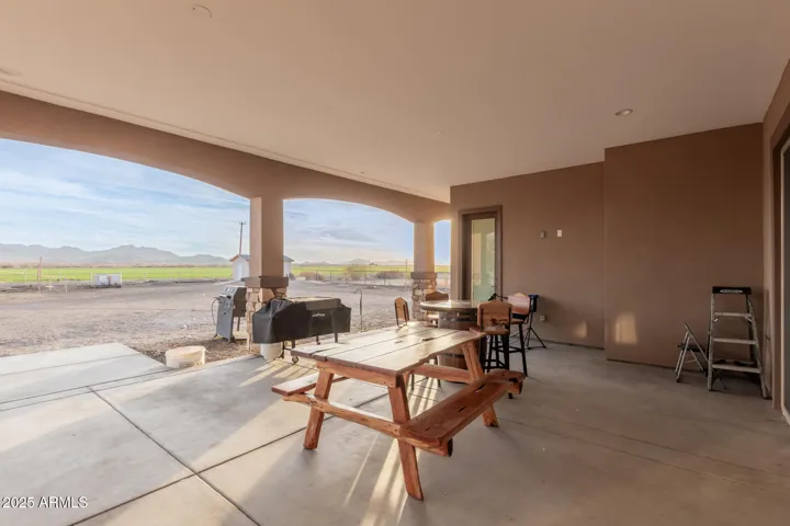 Lots of barbecue space for family gather