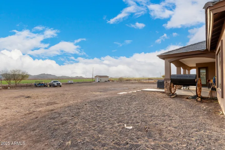 Mountain views and no neighbors, only green fields to look at for your sunsets to look at.