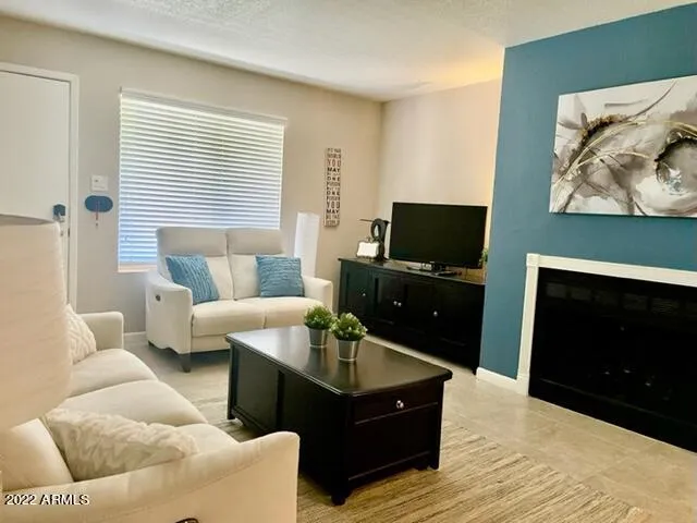Open and bright living room nestled between 2 ensuite bedrooms. Great split floor plan!Smart TV to catch your favorite show when you aren't out enjoying the great Scottsdale attractions!