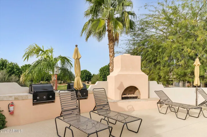 COME STAY FOR A SUNSET BBQ AND ENJOY THE FIREPLACE OUTSIDE