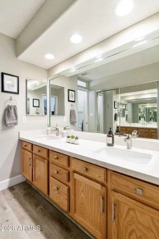 GLEAMING FULL WIDTH MIRROR REFLECTING BACK ON WARDROBE MIRRORED DOORS