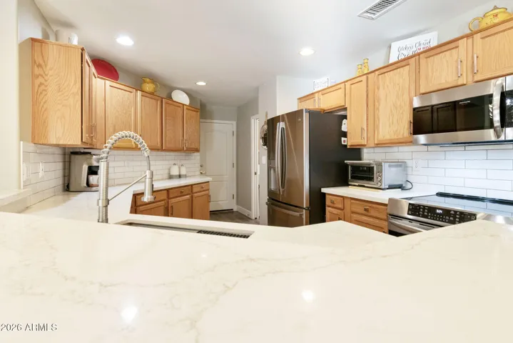 GATHERING SPACE CENTRAL TO LIVING AREA AND KITCHEN
