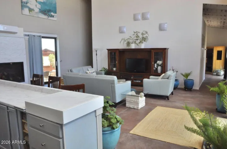 Light, Bright, Spacious Open Concept Livingroom and Kitchen