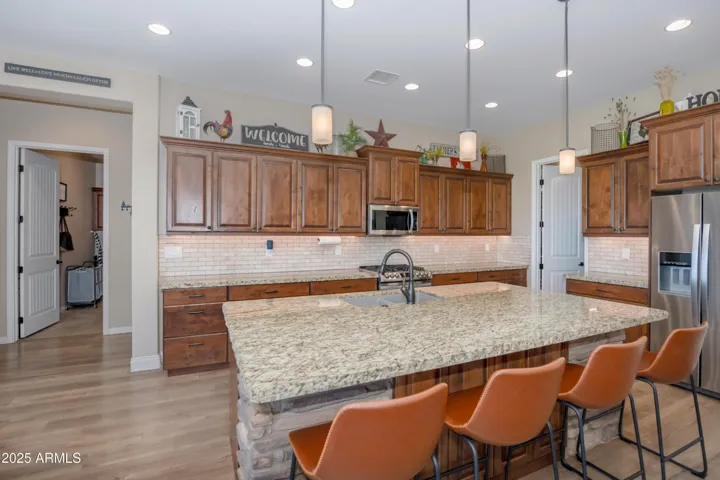 Kitchen - Knotty Alder Cabinets