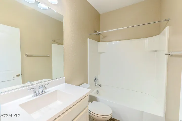 Full Bathroom 2