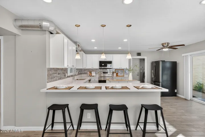 Kitchen – Island & Seating