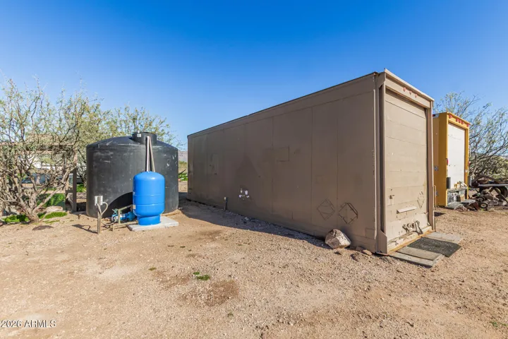 8' x 28' STORAGE UNIT/WORKSHOP WITH ELECTRICAL * 2,500GAL WATER TANK