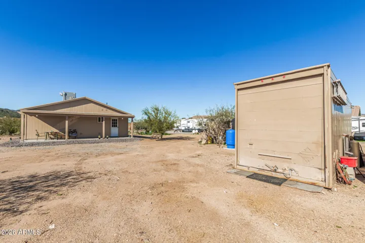 8' x 28' STORAGE UNIT/WORKSHOP WITH ELECTRICAL