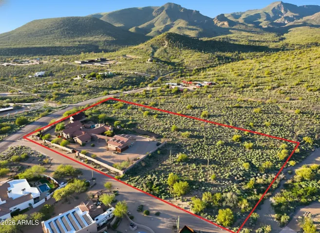 With direct access to over 900 miles of hiking and horseback trails