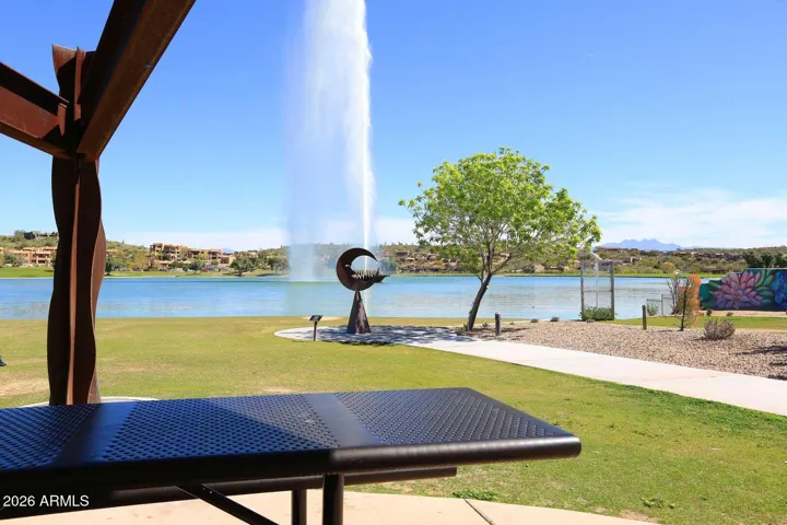 You will meet many on the one-mile walk around the fountain park.
