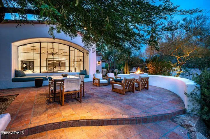 Front Patio w/ Fire Pit
