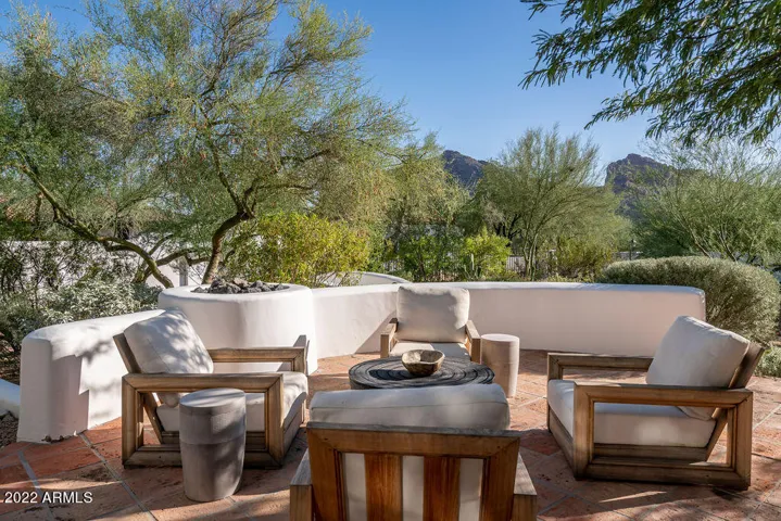 Front Patio w/ Fire Pit