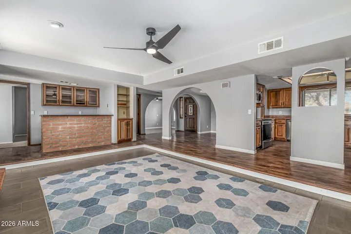 Large sunken down Family room, bar area perfect for entertaining