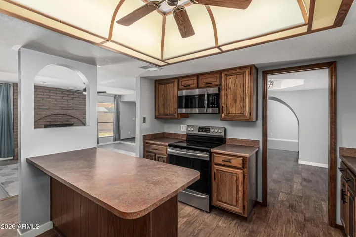 Kitchen with breakfast bar