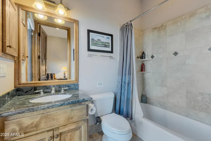 Guest room 3 bathroom