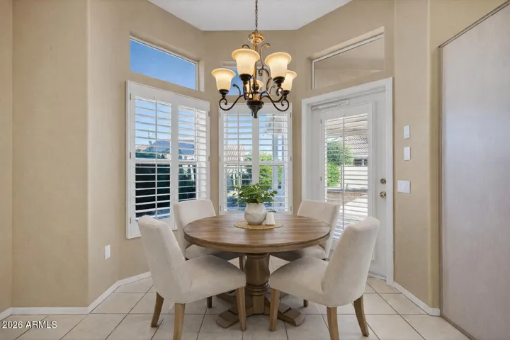 BREAKFAST NOOK - VIRTUALLY STAGED