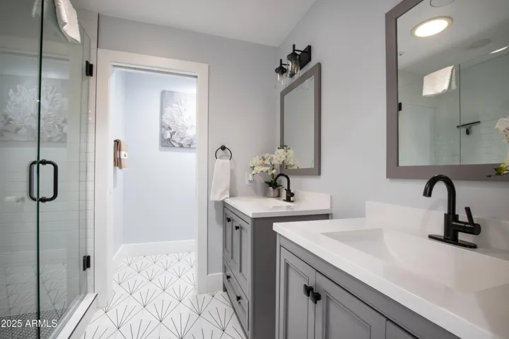 Guest bathroom 1