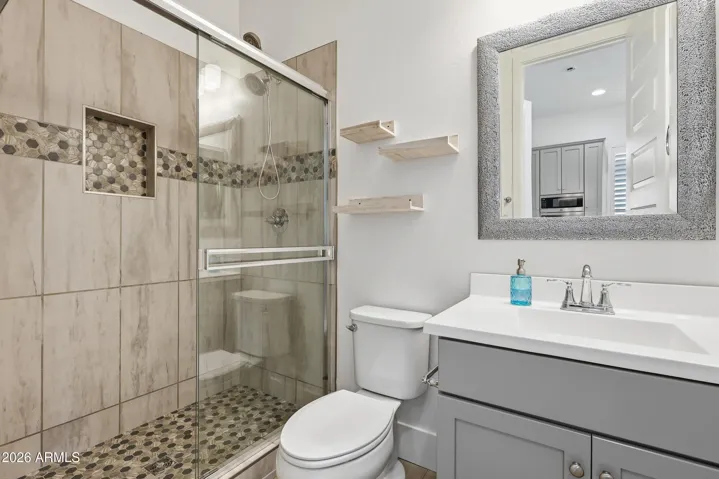 casita full bath and walk in closet