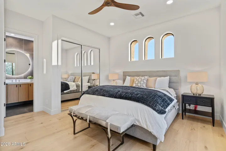 Upstairs ensuite bedroom
