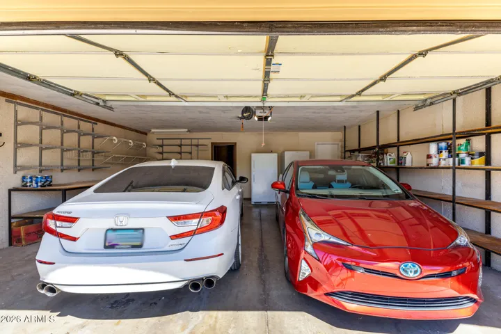 X-Large Garage with additional storage space