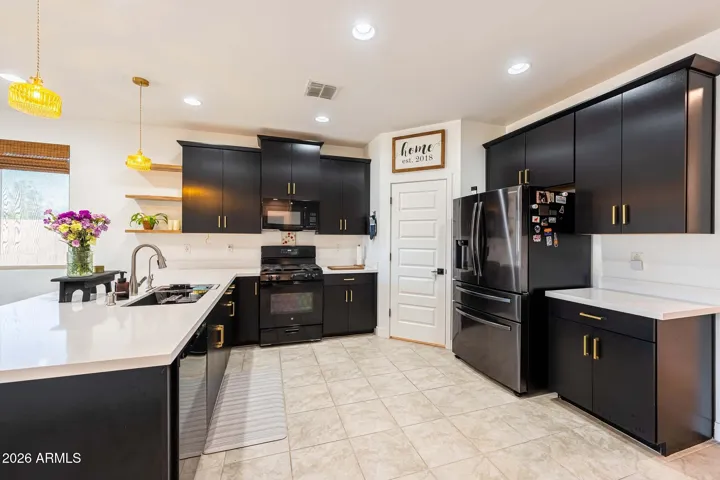 BEAUTIFUL KITCHEN WITH SOFT CLOSE 42" CABINETS