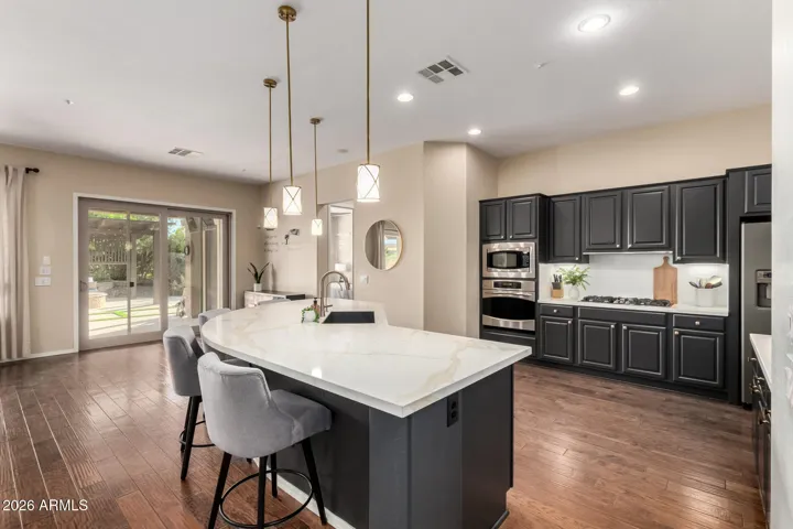 Kitchen with large island