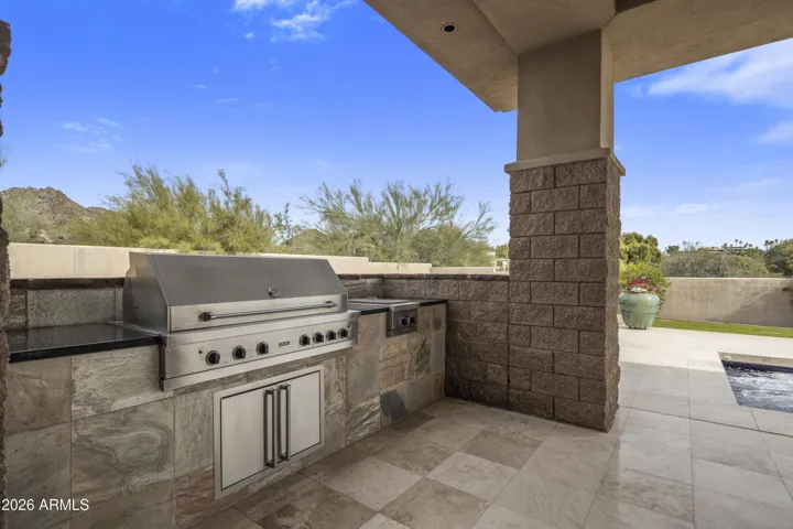 Outdoor Kitchen