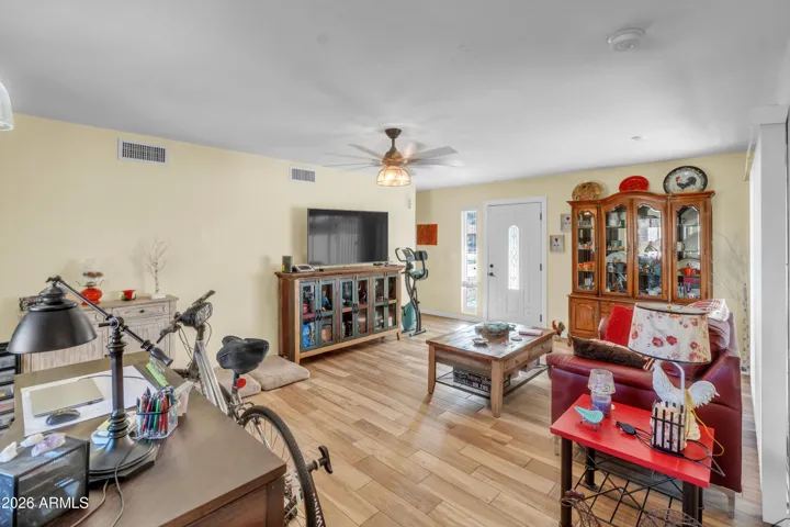 GH-spacious living room.
