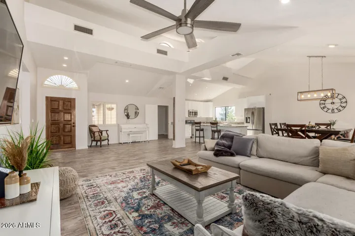 OPEN FLOOR PLAN
