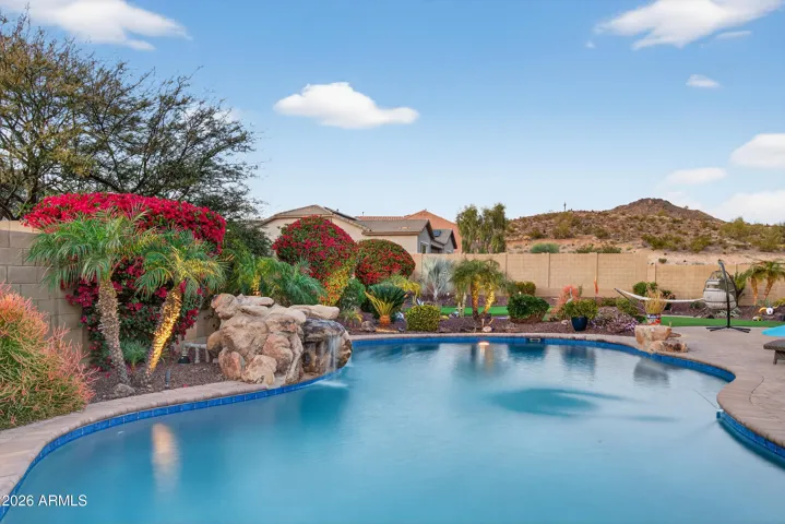 Sparkling Salt Water Heated Pool w/ views of the mountains