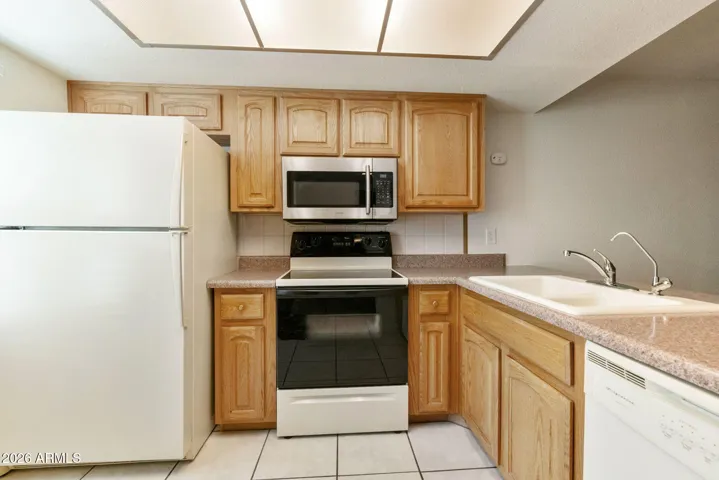 Raised Panel Oak Cabinets