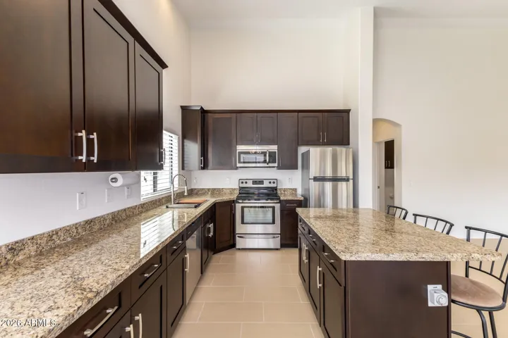 Granite & Stainless Kitchen ~ Refrigerator Conveys!