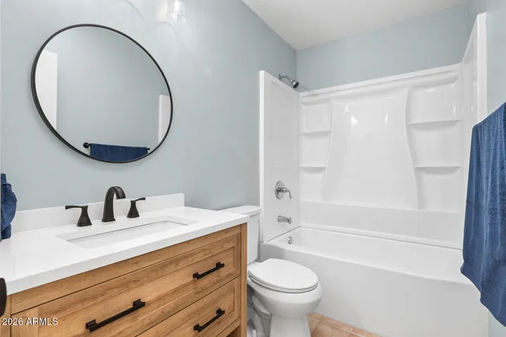 Renovated Hall Bathroom with Tub!