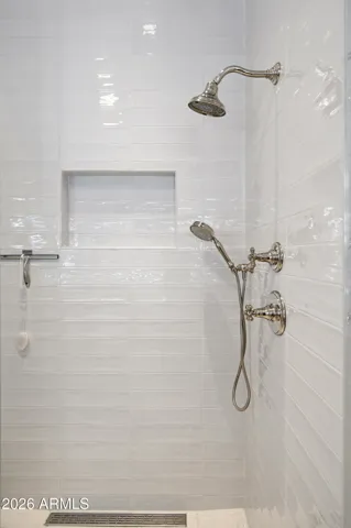 Guest bedroom 1 ensuite bath