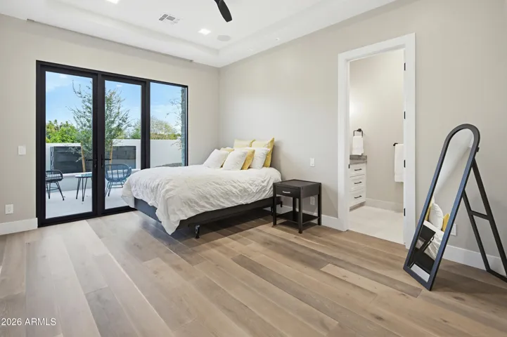 Guest bedroom 2 with ensuite bath