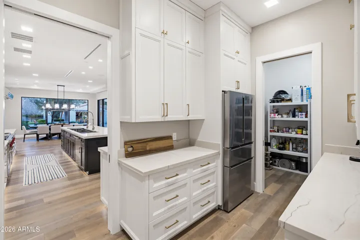 Butlers pantry off Kitchen