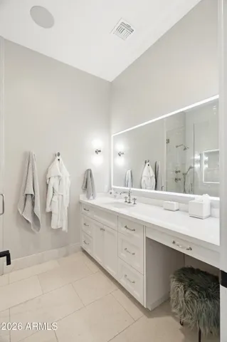 Guest bedroom 1 ensuite bathroom
